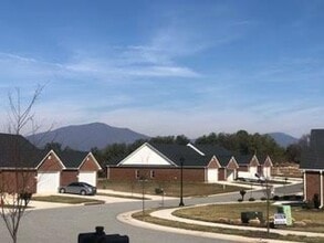 Building Photo - 175 Villa Oak Cir