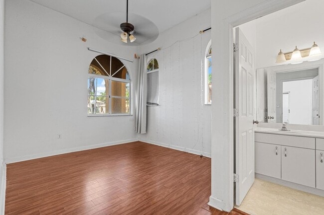 Building Photo - 2552 NE 41st Ave