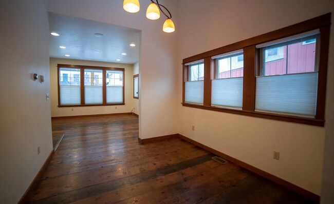 Building Photo - Gorgeous Single Family Home for Rent in Valley West Neighborhood! Near parks and ponds!