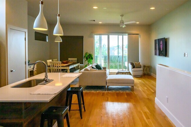 Building Photo - 4618 Nichols St