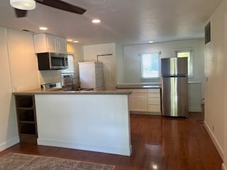 Building Photo - 305 W 1st St