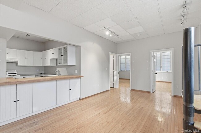 Building Photo - 248 Depew Ave