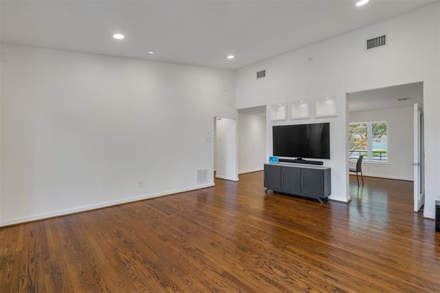 Building Photo - 6815 Ravendale Ln