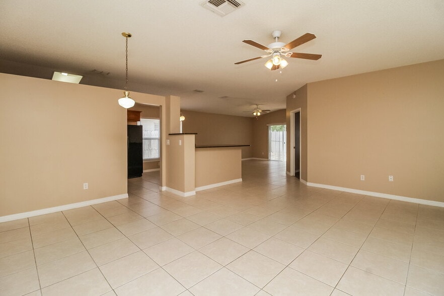 Building Photo - 332 Cello Cir