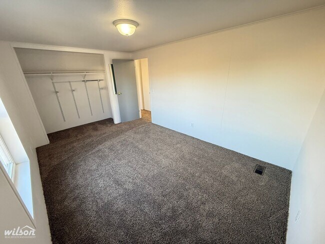 Building Photo - Spacious 3 Bed / 2 Bath Country Home on 1 Acre – Tieton, WA