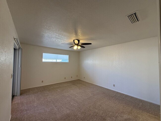 Building Photo - 3167 Daytona Ave