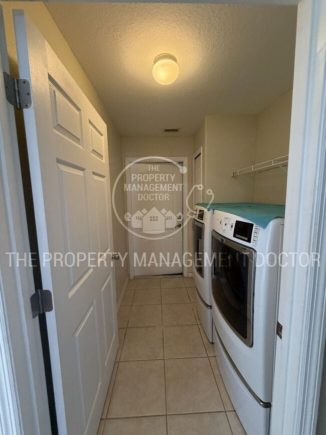 Building Photo - Your Private Resort Awaits - Pool Home with 3-Car Garage in North Port!