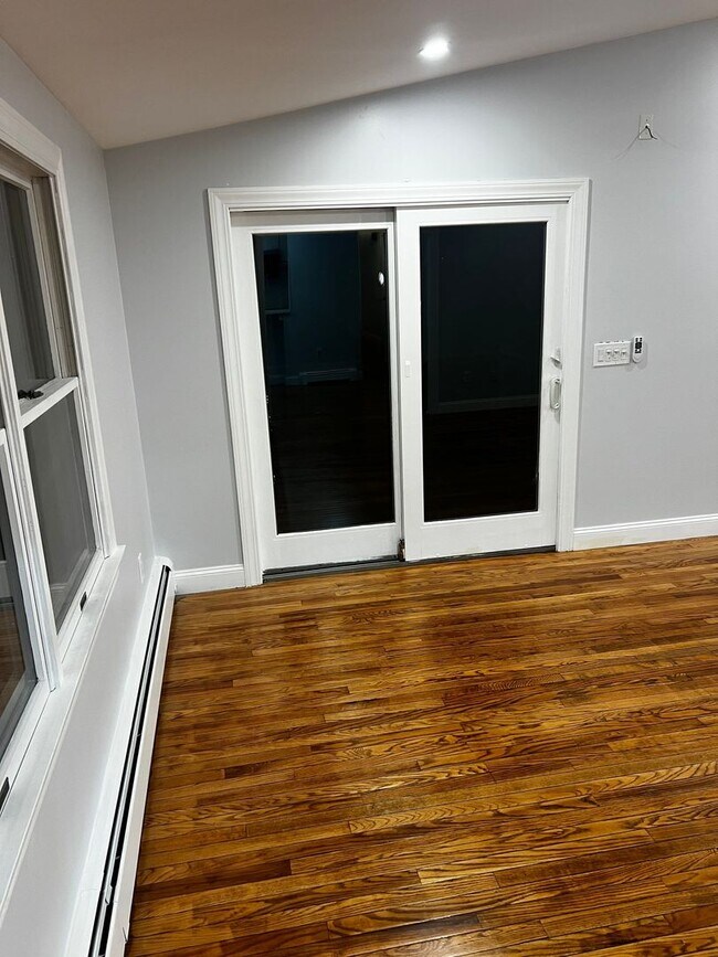 Building Photo - 4-Bedroom, 2-Bath Home with Modern Comforts in Tyngsboro, MA