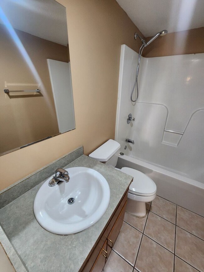 Building Photo - Spacious 2 bedroom 2 full bath first floor apartment for rent!!