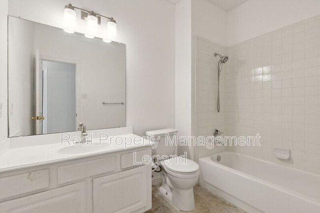 Building Photo - 8012 Greenwood Dr