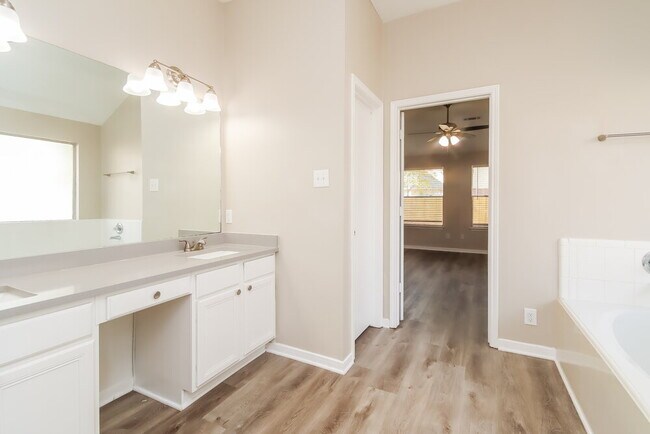 Building Photo - 6607 Mistflower Ln