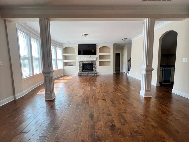 Building Photo - 327 Clearwater Ln