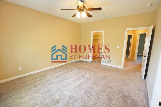 Building Photo - Three Bedroom | Two Bathroom | Newburgh