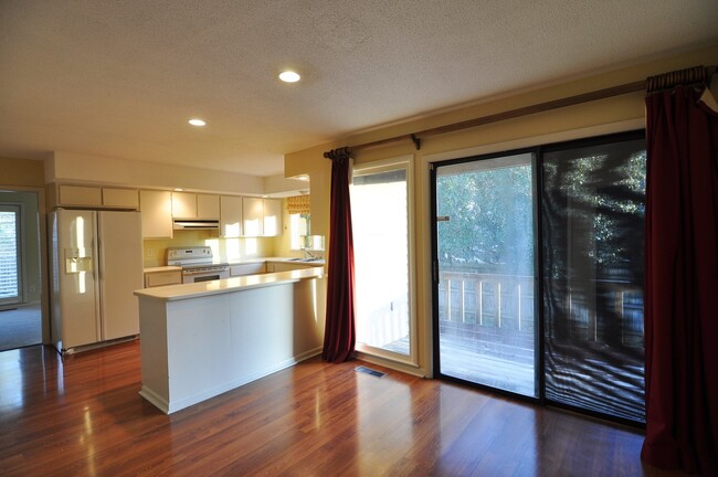 Building Photo - 9405 Hartwick Cir SE