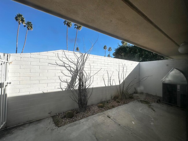 Building Photo - 2210 S Calle Palo Fierro