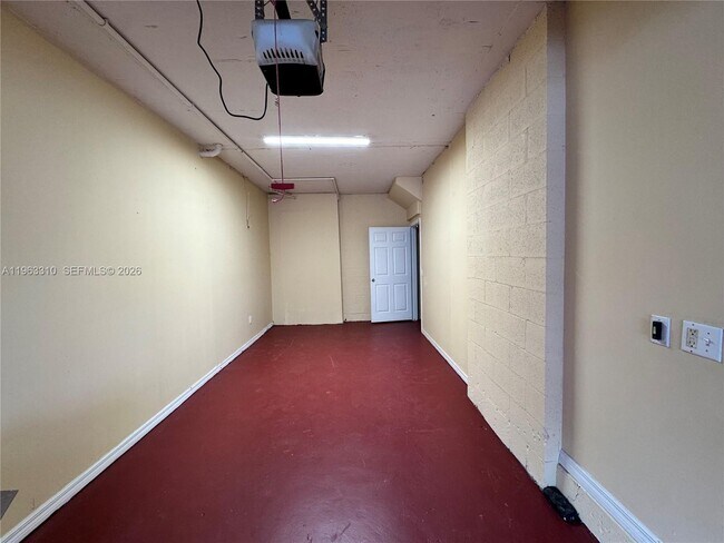 Building Photo - 2404 Belmont Ln