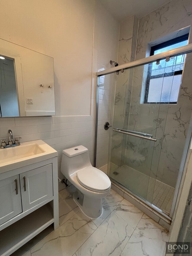 Building Photo - 45 Tiemann Pl