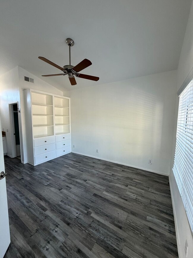 Building Photo - **Charming 1bed 1bath Condo located in the desirable Canyon Villa Community**