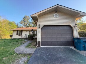 Building Photo - 2-3 Bedroom house with 2 bathrooms and garage