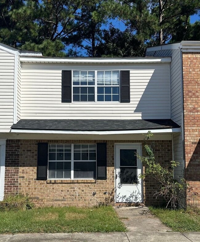 Building Photo - Coming Soon! Townhouse in Jacksonville