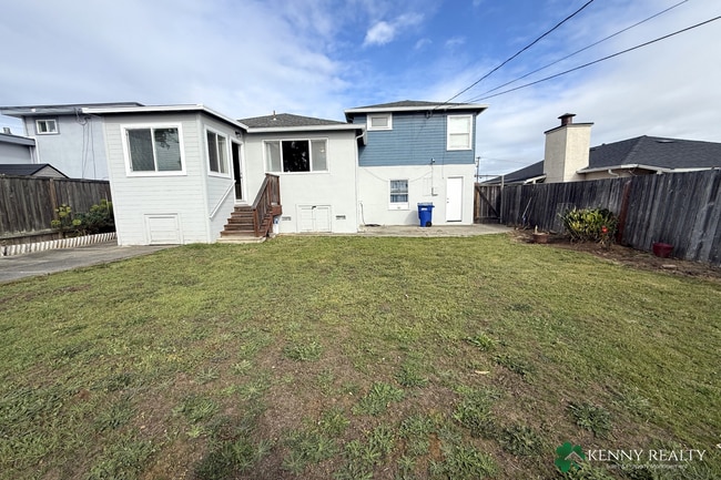 Building Photo - Bright 3-Bedroom Home with Large Backyard in South San Francisco