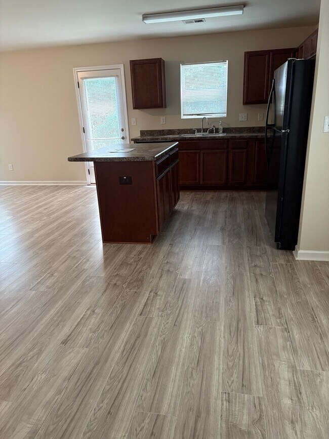 Building Photo - Charming 3BR House in Hampton