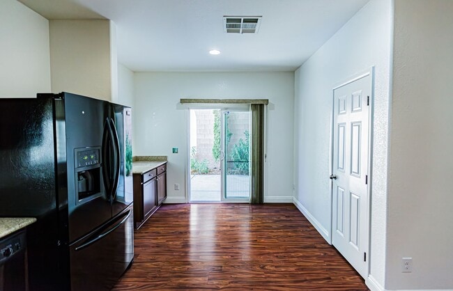 Building Photo - Southwest Home