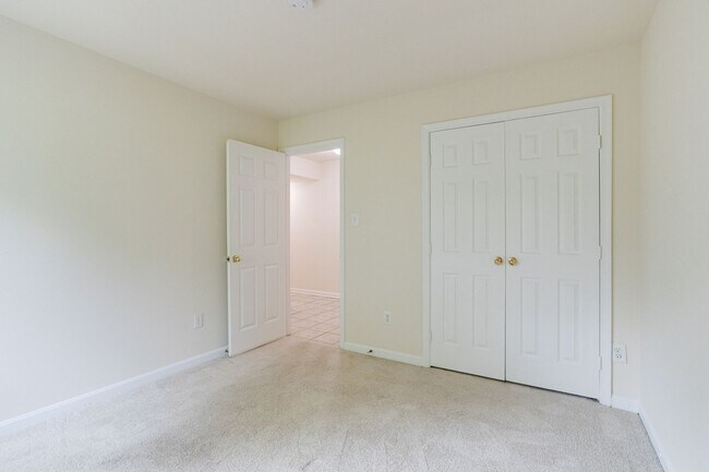 Building Photo - Crofton Condo For Rent