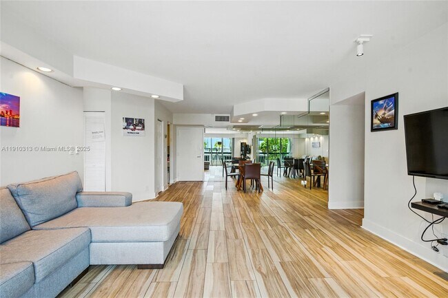 Building Photo - 3600 Mystic Pointe Dr