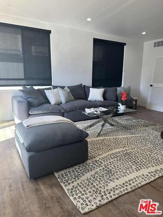 Building Photo - 124 S Croft Ave