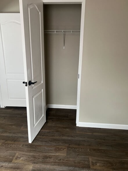 Building Photo - 750 Silent Valley Rd