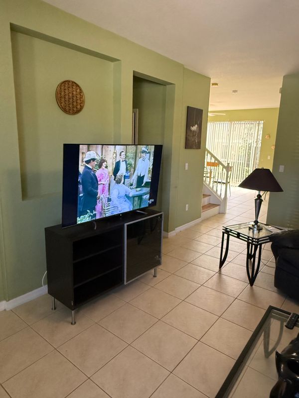 Building Photo - 1319 Clove Dr