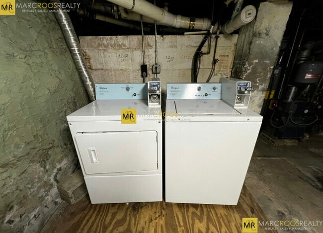 Building Photo - 205 Hillside St