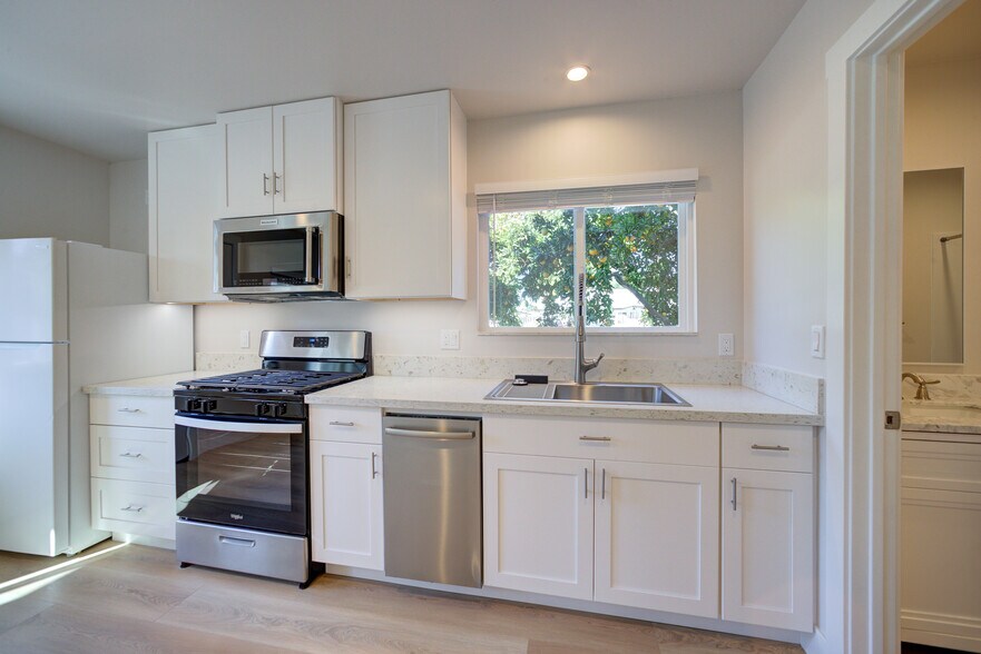 Building Photo - 1282 W Newport St