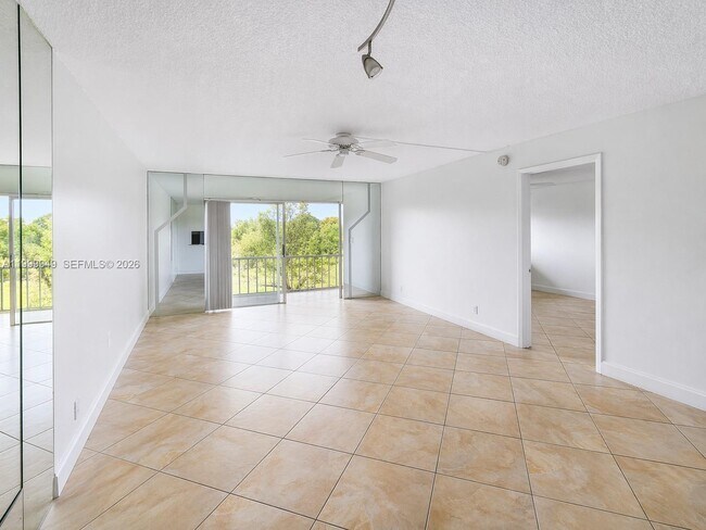 Building Photo - 950 Hillcrest Dr