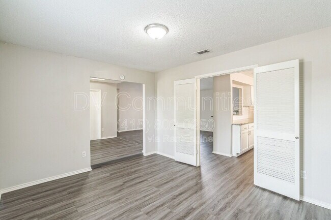 Building Photo - 2804 Red River St