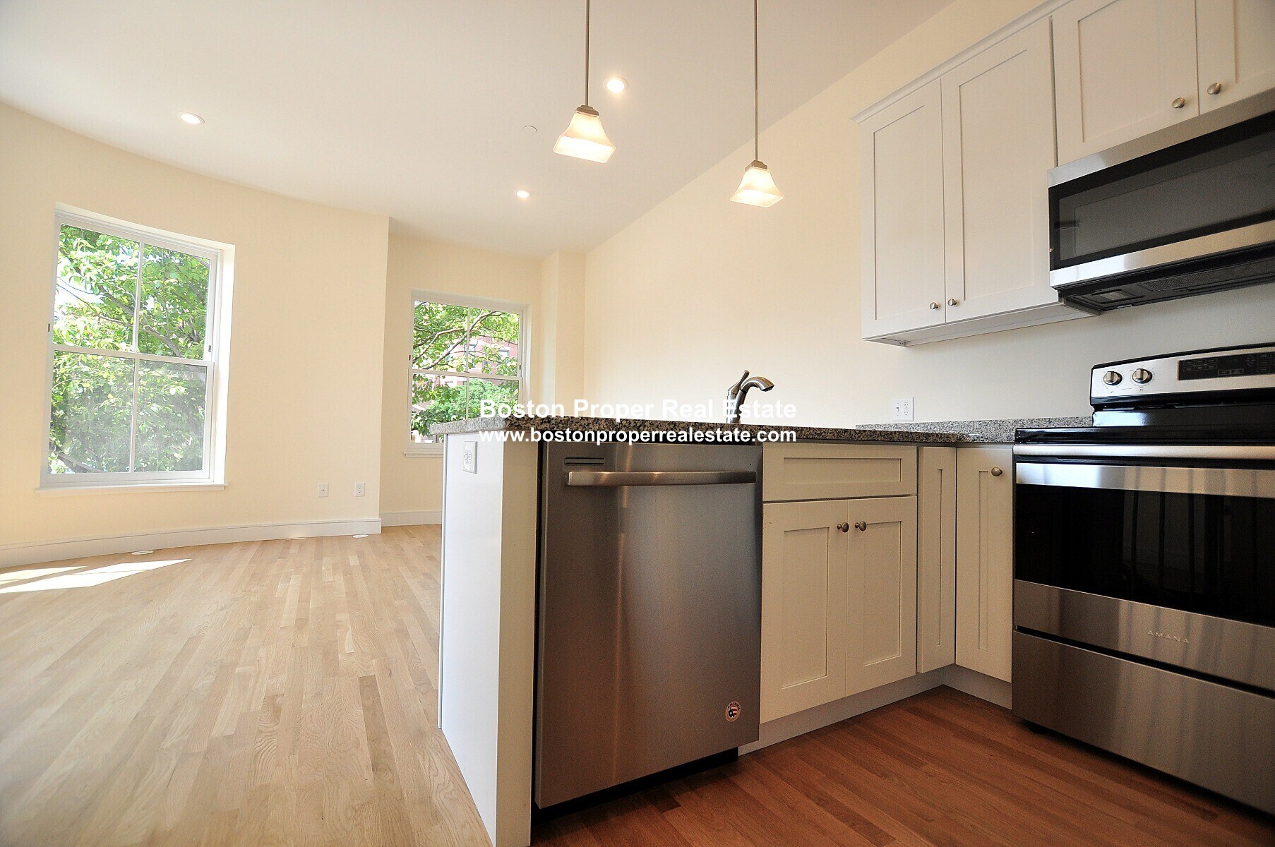 Building Photo - 877 Beacon St