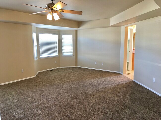 Building Photo - 1124 Meadow Oaks Dr
