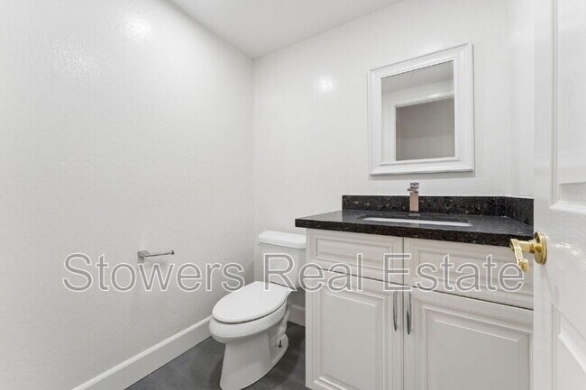 Building Photo - 2406 Talavera Dr