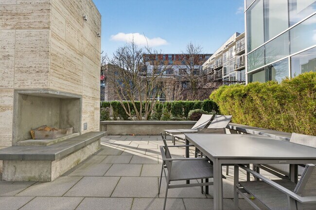 Building Photo - 1001 NW Lovejoy St