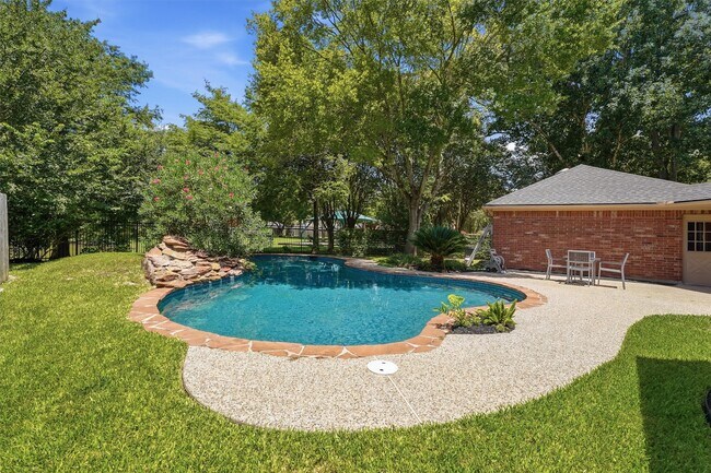 Building Photo - 3319 Vista Lake Dr