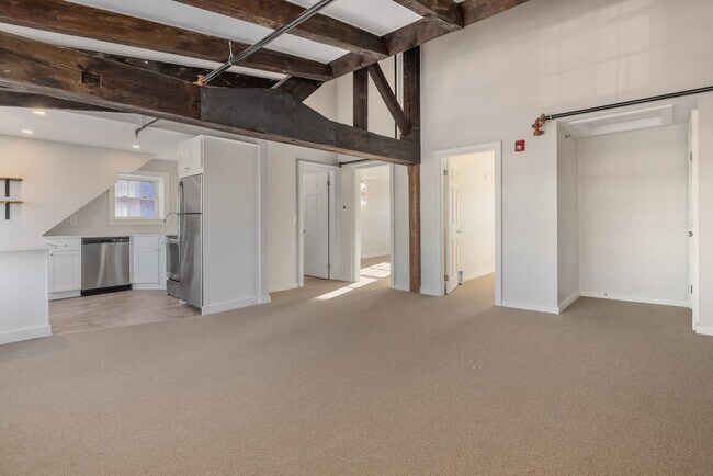 Building Photo - 205 Market St