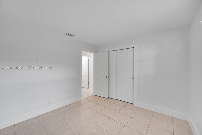 Building Photo - 810 SW 12th Pl
