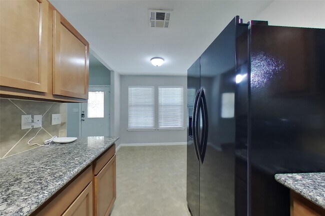 Building Photo - 10951 Royal Forest Dr