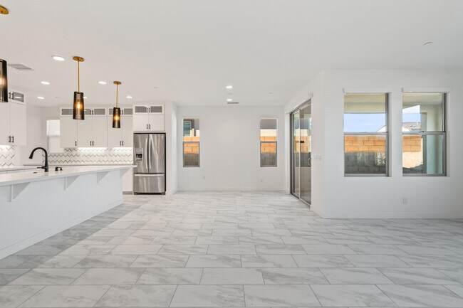 Building Photo - 73584 Henri Dr