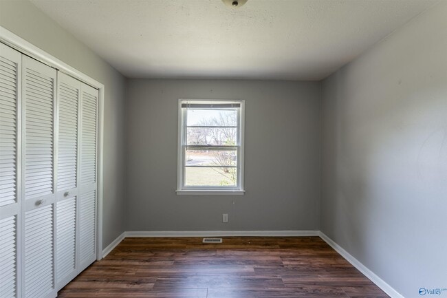 Building Photo - 712 Marion Dr