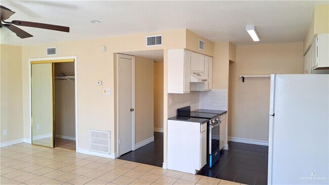 Building Photo - 1418 Beech Ave
