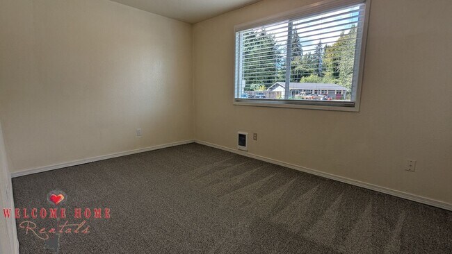 Building Photo - 910 Gregory Way SE