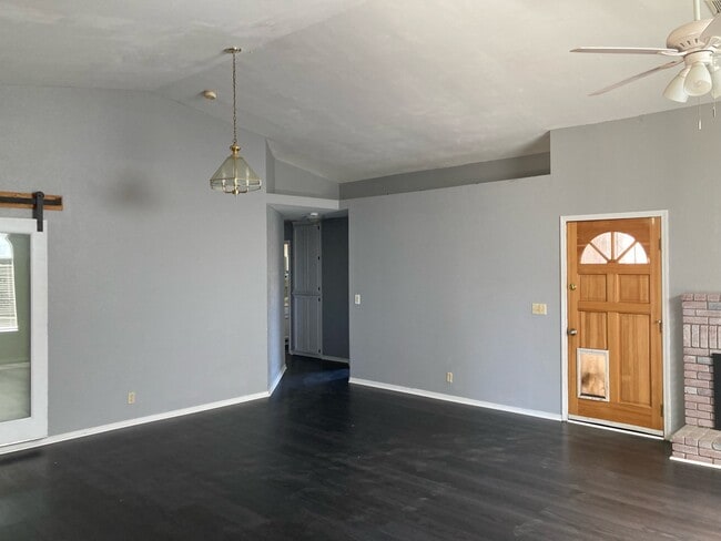 Building Photo - 248 Devon Dr