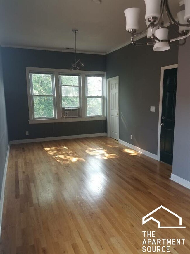 Building Photo - 1635 N Artesian Ave